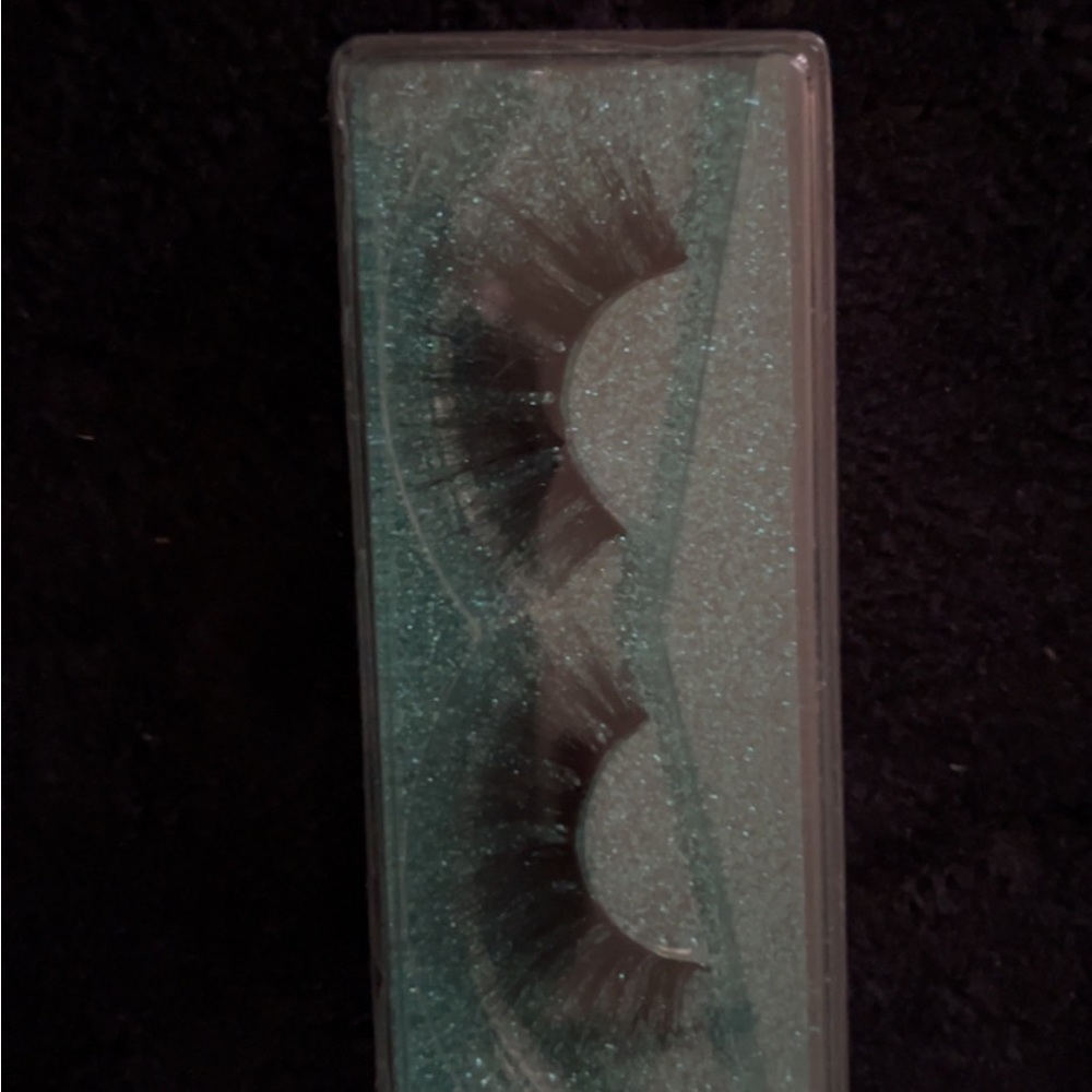 Lashes 🥰 - Picture 2 of 6